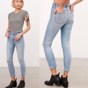 BDG High Rise crop twig cutoff ankle light wash Denim Jeans 25